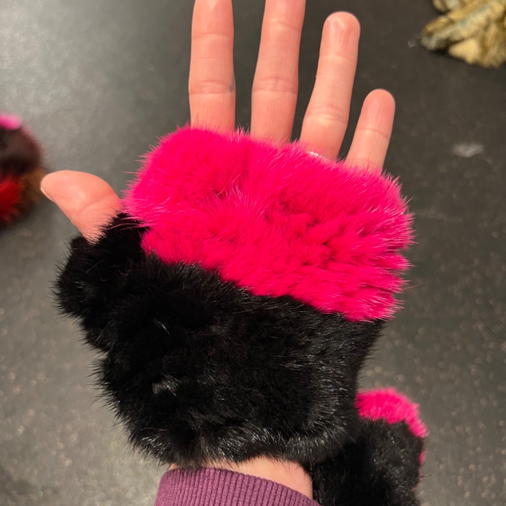 Real Fur Fingerless Gloves NWT - Picture 3 of 4